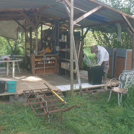 Tente En Permaculture Pirate Creysse  Extérieur photo
